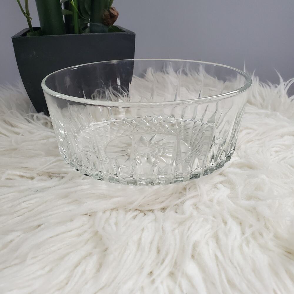 Arcoroc France Clear Vintage Starburst Glass Bowl